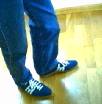 Blanco y azul, falta la botella.